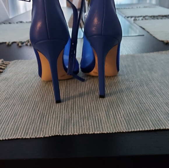 NEW BCBG Heels - Picture 8 of 10